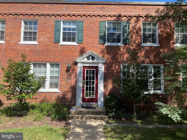 Building Photo - 1805 Key Blvd