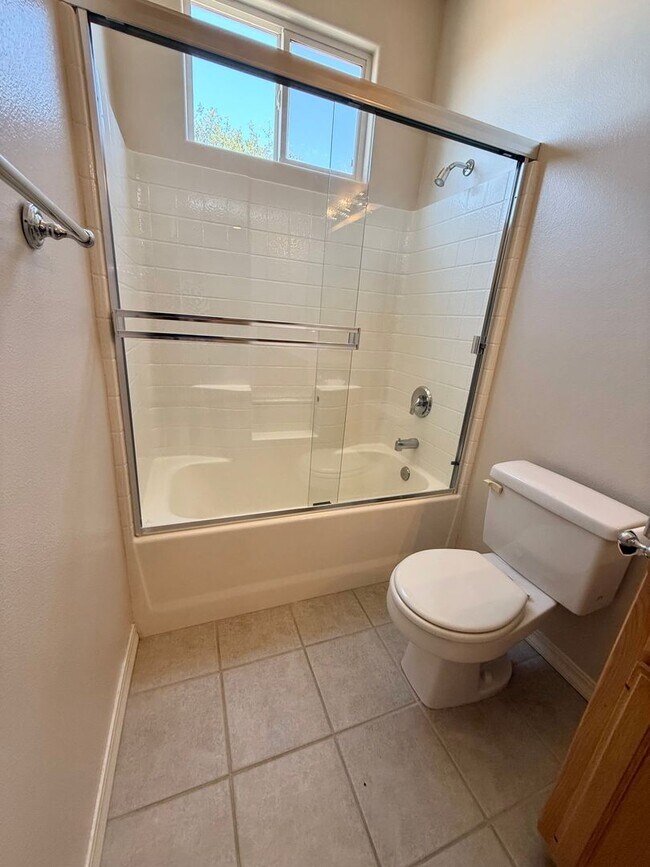 Building Photo - 3 BEDROOM 2 BATH HOME IN TEMPLETON!! MOVE IN READY