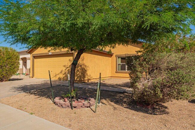 Building Photo - New Listing in El Mirage