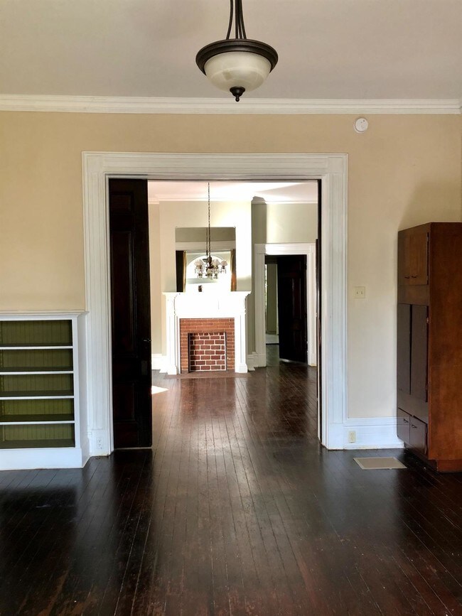 Building Photo - 521 N Broadway