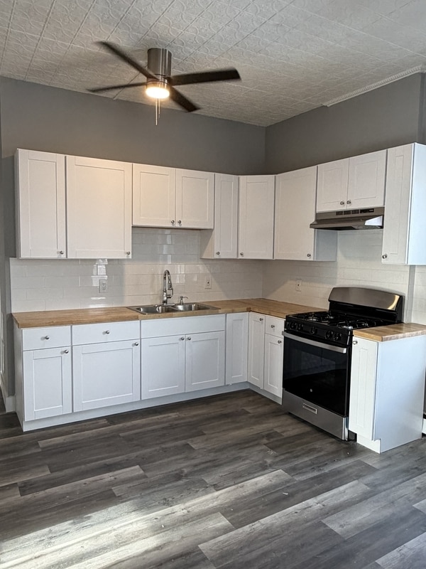 Building Photo - 241 Saratoga St