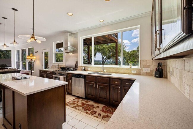 Building Photo - 5511 Courtyard Dr