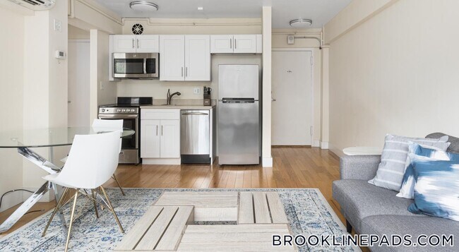 Building Photo - 1440 Beacon St
