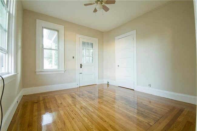 Building Photo - 48 Moorland Ave