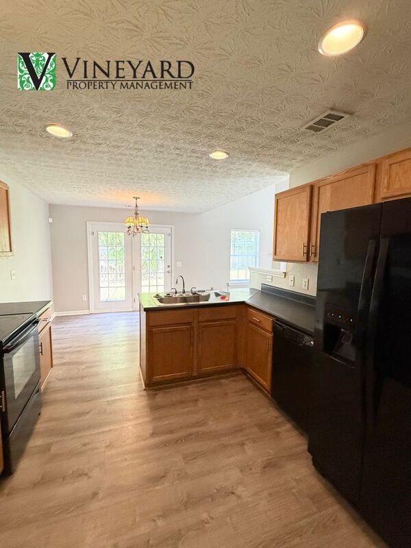 Building Photo - 242 Silver Ridge Dr