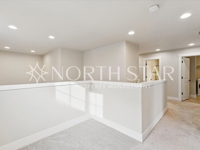 Building Photo - Newer Home in Summer Falls.