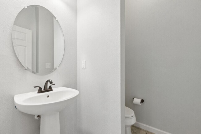 Building Photo - Spacious 4-Bedroom Home in Amelia Walk wit...