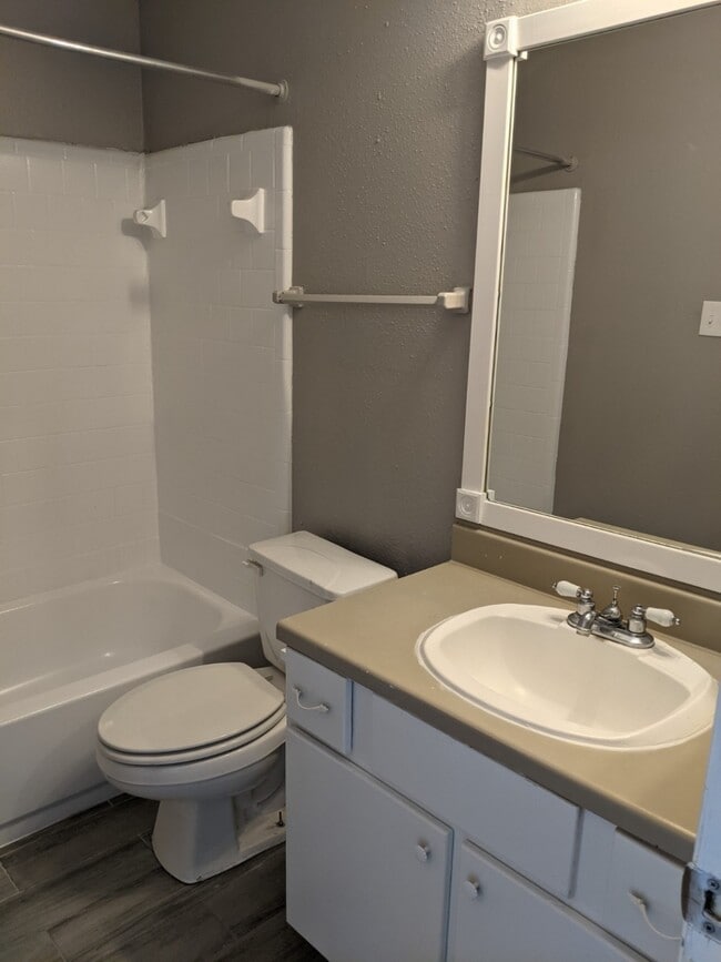 Building Photo - 2223 Crosscoach Ln