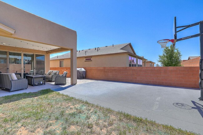 Building Photo - 6113 Oldenberg Dr SE
