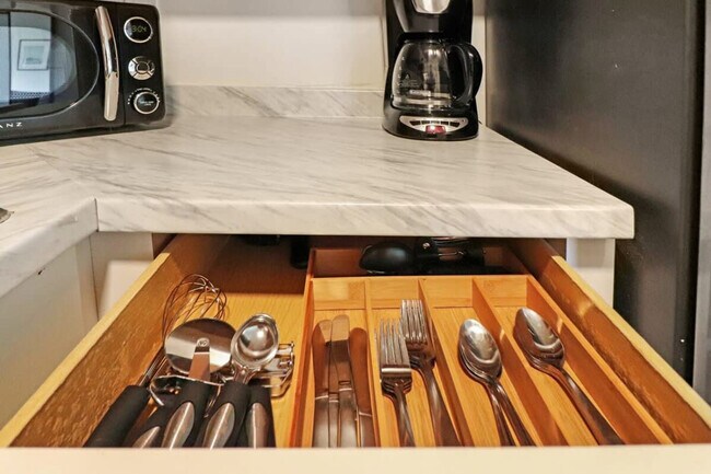 Building Photo - 1300 Collins Ave