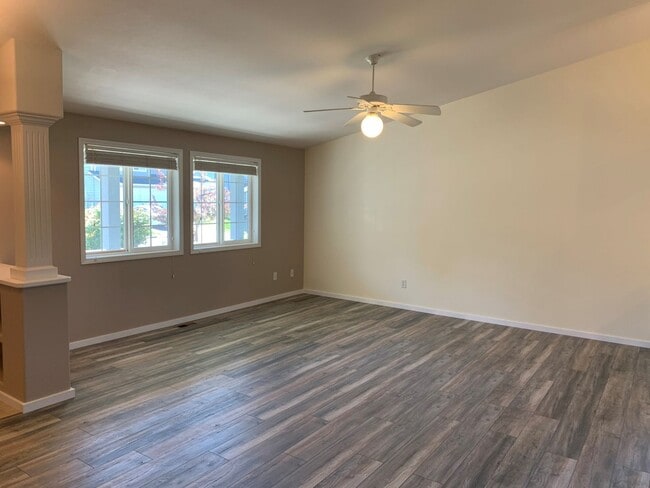 Building Photo - 7467 Clamdigger Dr