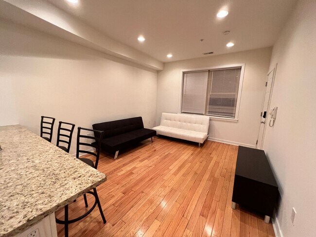Building Photo - 530 N 36th St
