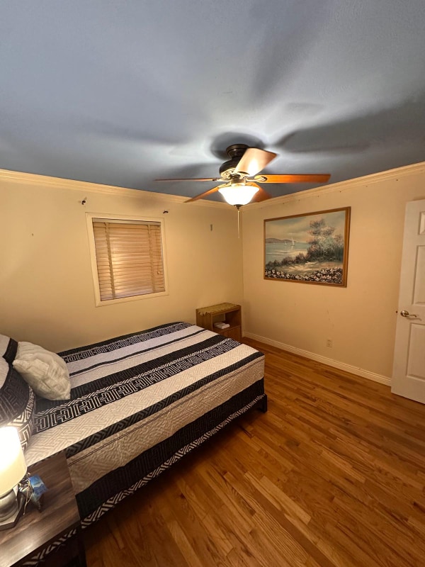 Building Photo - 2216 Delaware Dr