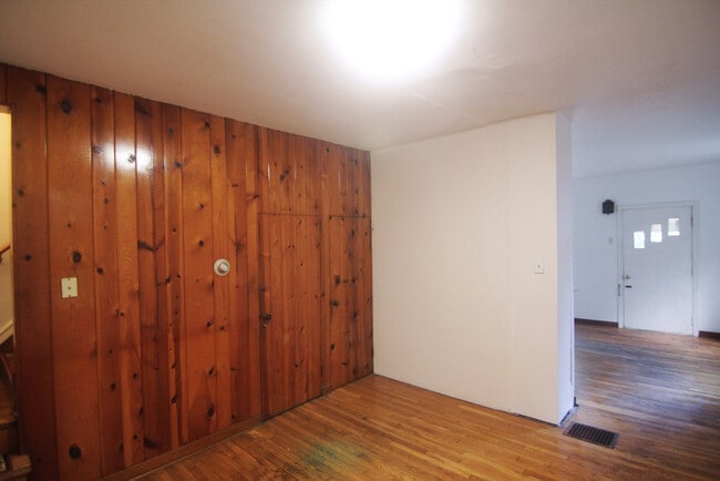 Building Photo - 413 Lamar Ave