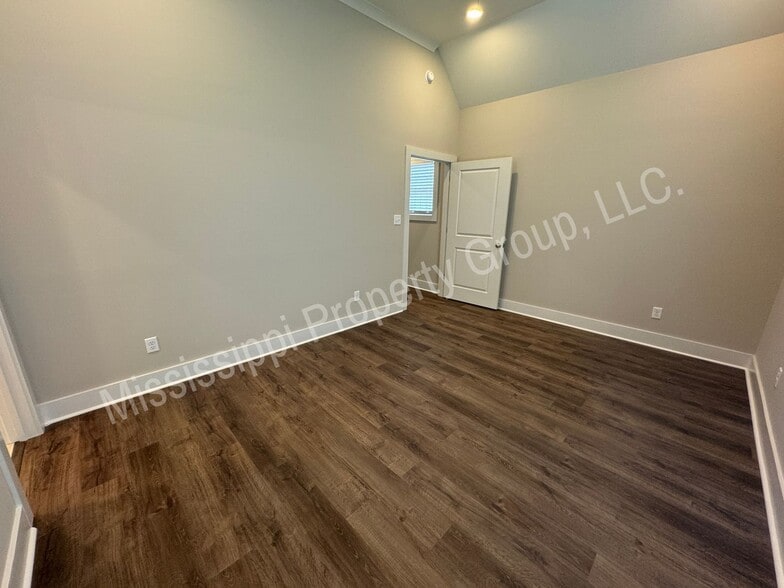 Building Photo - 1404 Pleasant Dr