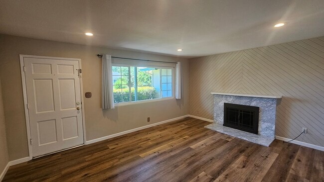 Building Photo - Charming home in wonderful West Dublin neighborhood