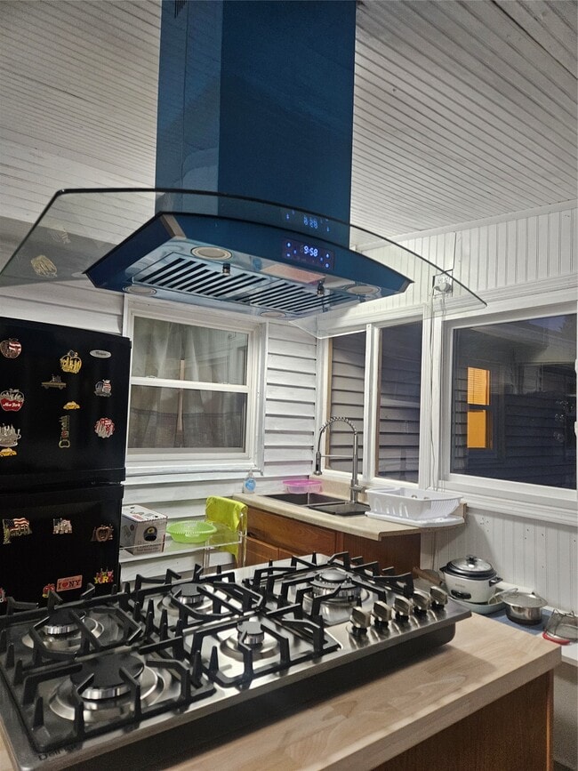 Building Photo - 12 Brookside Ave W