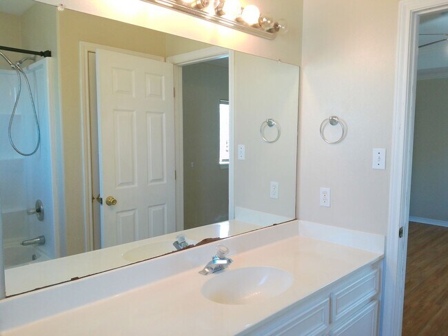 Building Photo - 610 Kaipo Dr