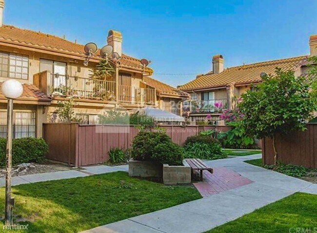 Building Photo - 3 br, 2.5 bath Townhome - 5930 Malabar Str...