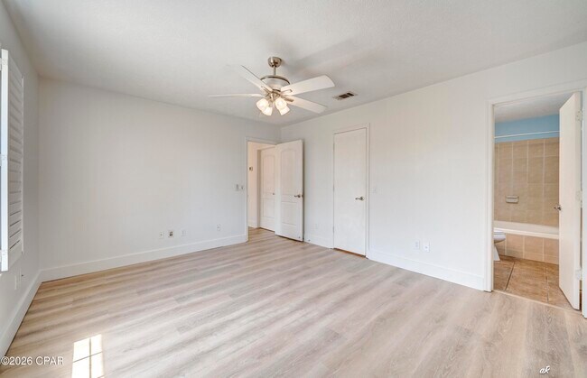 Building Photo - 307 Fan Palm Pl