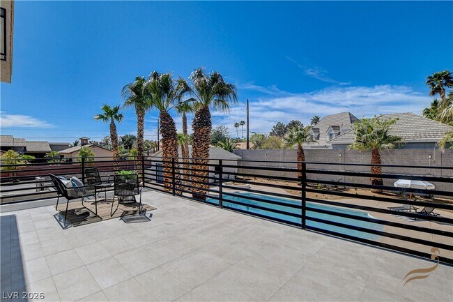 Building Photo - 2685 S Tenaya Way