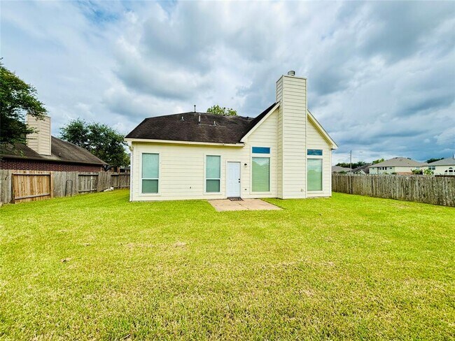 Building Photo - 1803 Stoneleigh Ct