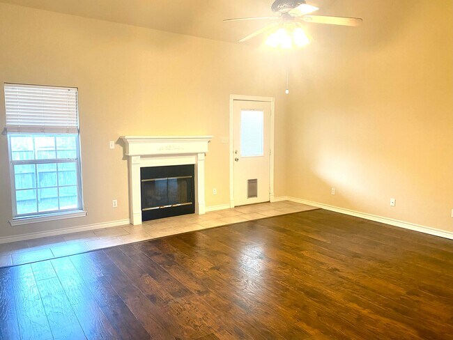 Building Photo - 130 Mystic Dr