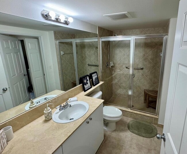 Building Photo - 625 Casa Loma Blvd