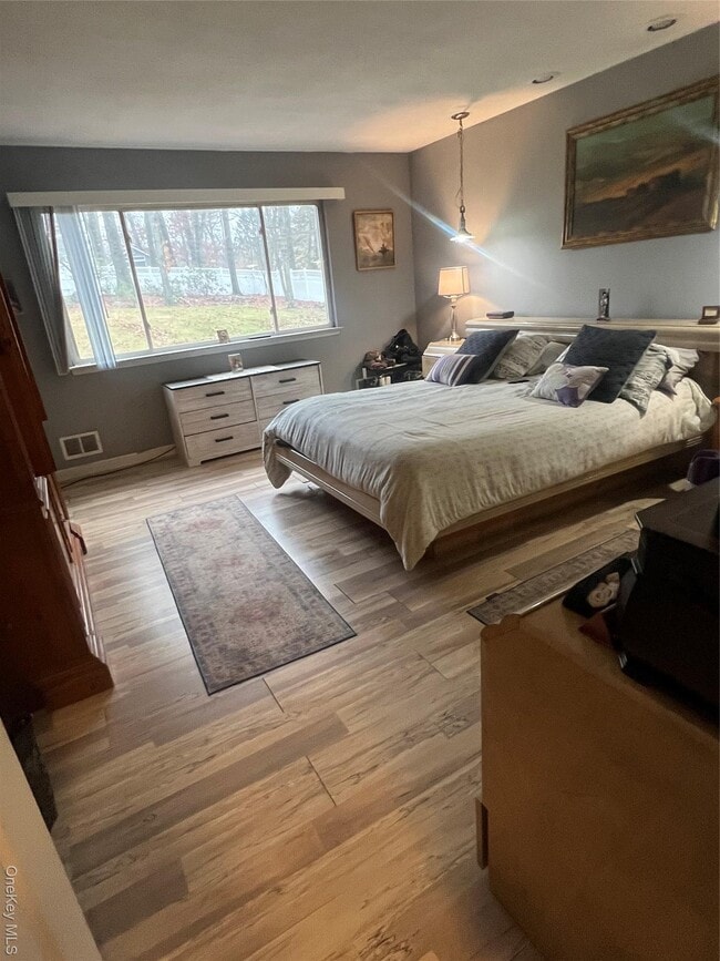 Building Photo - 8 Windmill Ln