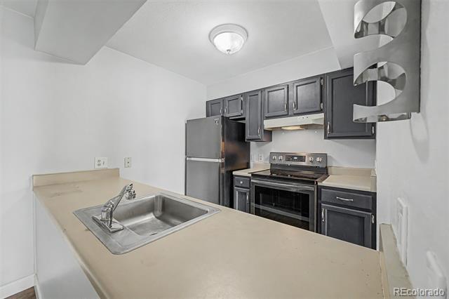 Building Photo - 7665 E Eastman Ave