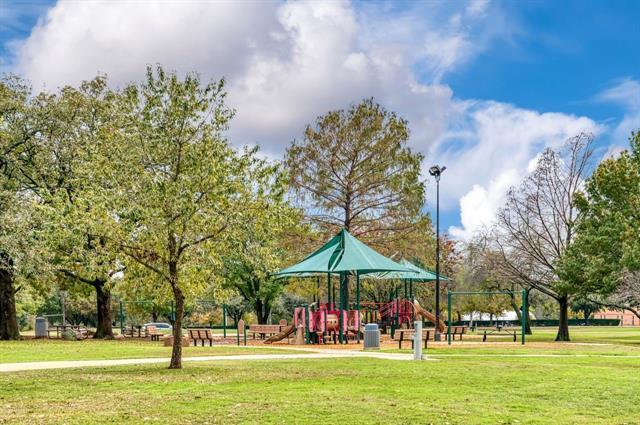 Building Photo - 2311 Wimbledon Dr