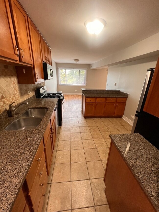 Building Photo - 2000 Bayside Dr