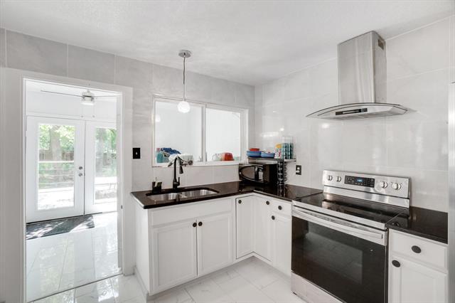 Building Photo - 624 Apache Trail