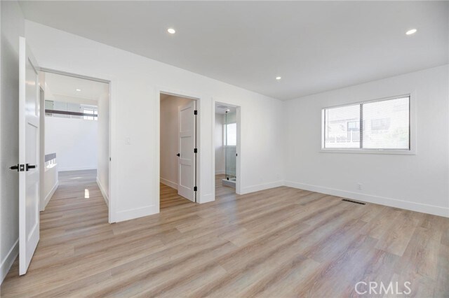 Building Photo - 1090 Loma Dr