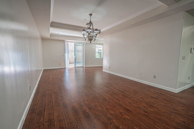 Building Photo - Spacious 3-Bedroom Condo with Underground ...
