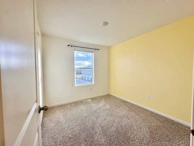 Building Photo - 503 Acadia Ave