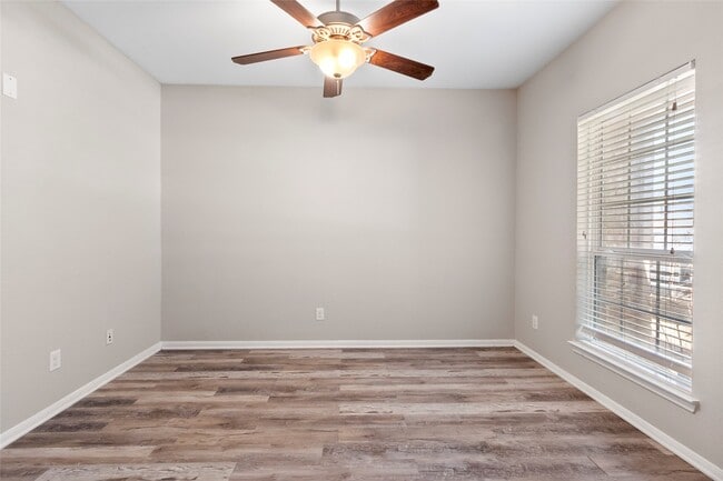 Building Photo - 13402 Indigo Sands Dr