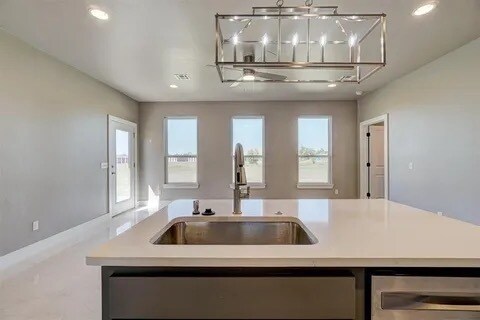 Building Photo - 616 Abadan Dr