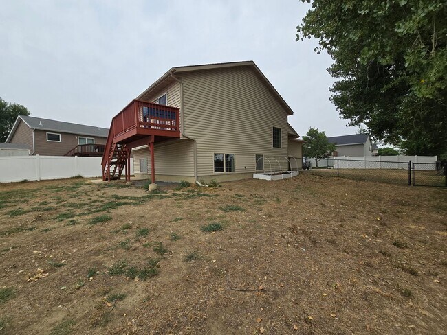 Building Photo - 1317 Mirror Lake Ln