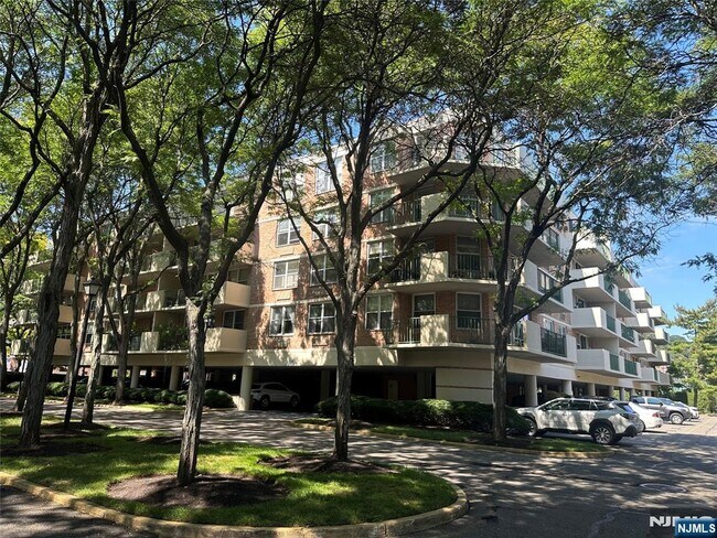 Building Photo - 200 Grand Cove Way