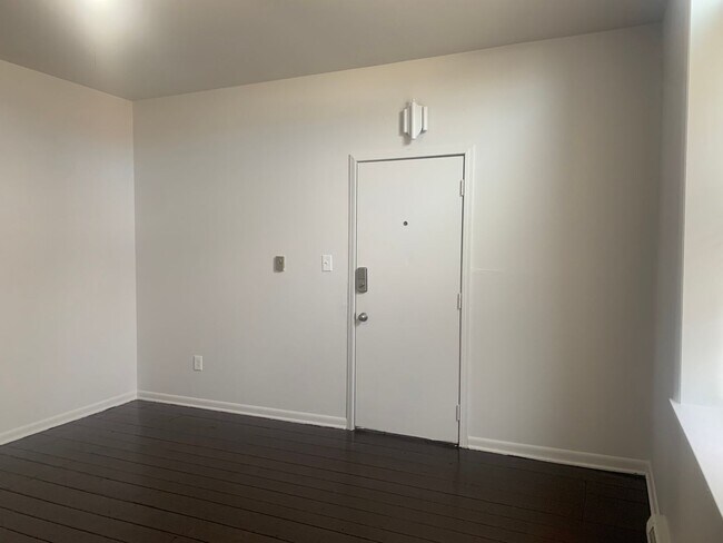 Building Photo - 403 Miami St