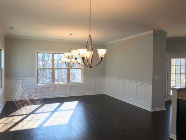 Building Photo - Stunning 4 Bedroom 2.5 Bathroom Single Fam...