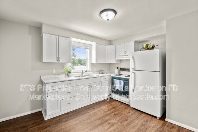 Building Photo - 305 N Pleasant View St