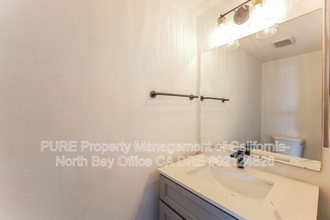 Building Photo - 629 Racquet Club Cir