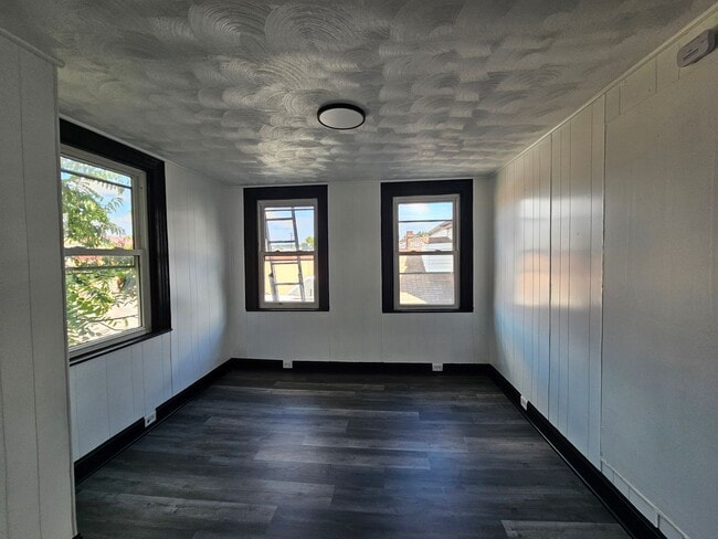 Building Photo - Fully Updated 4-bedroom 2 bath house for rent!