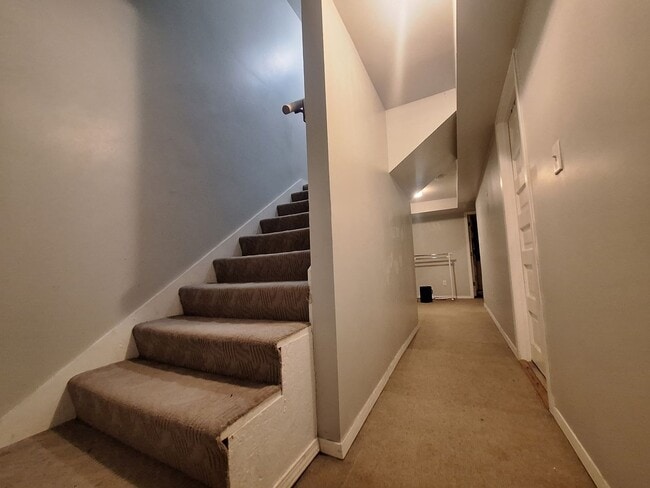 Building Photo - Large 3 Bedroom Open July 1st!