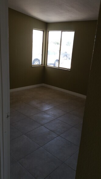 Building Photo - 2325 Hassett Ave