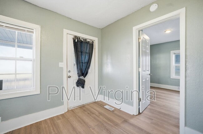 Building Photo - 409 Nevada St