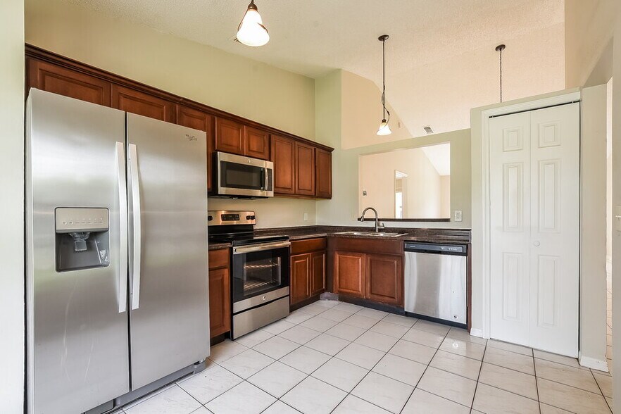 Building Photo - 1247 Holly Springs Cir