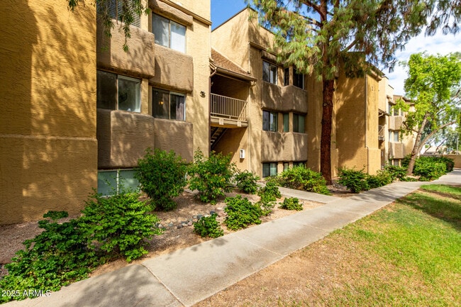 Building Photo - 18811 N 19th Ave